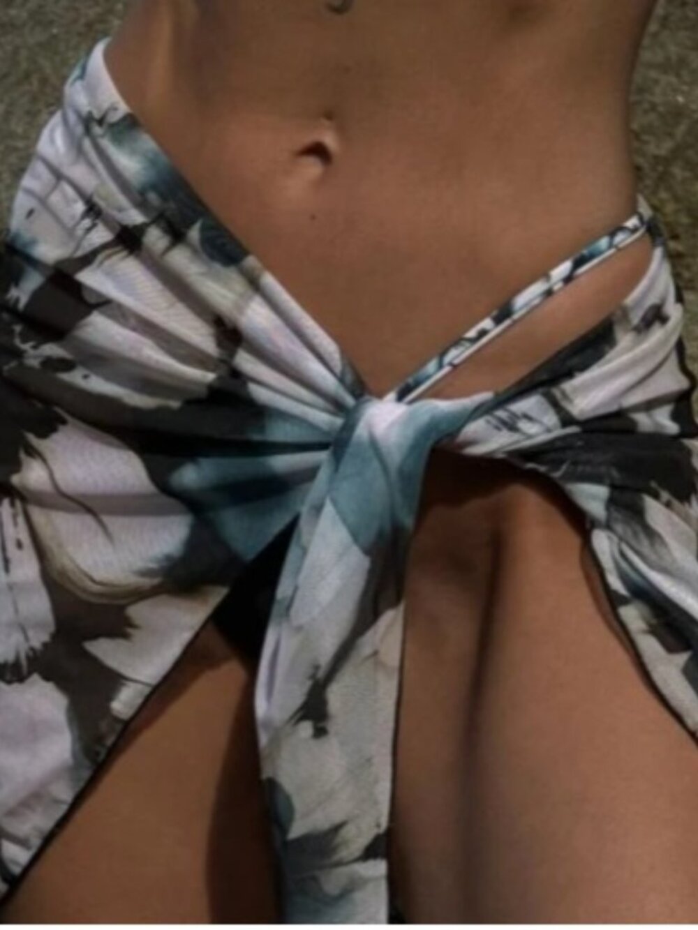 Kotomi Australia - Fleur Sarong Umbra black white floral